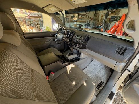 Used 2011 Toyota Tacoma 2WD Regular Cab image 13