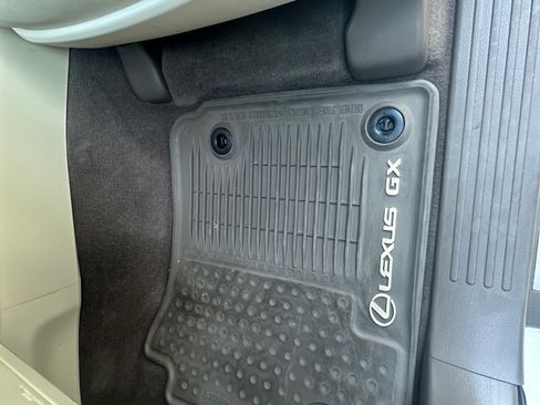 Used 2017 Lexus GX 460 image 21