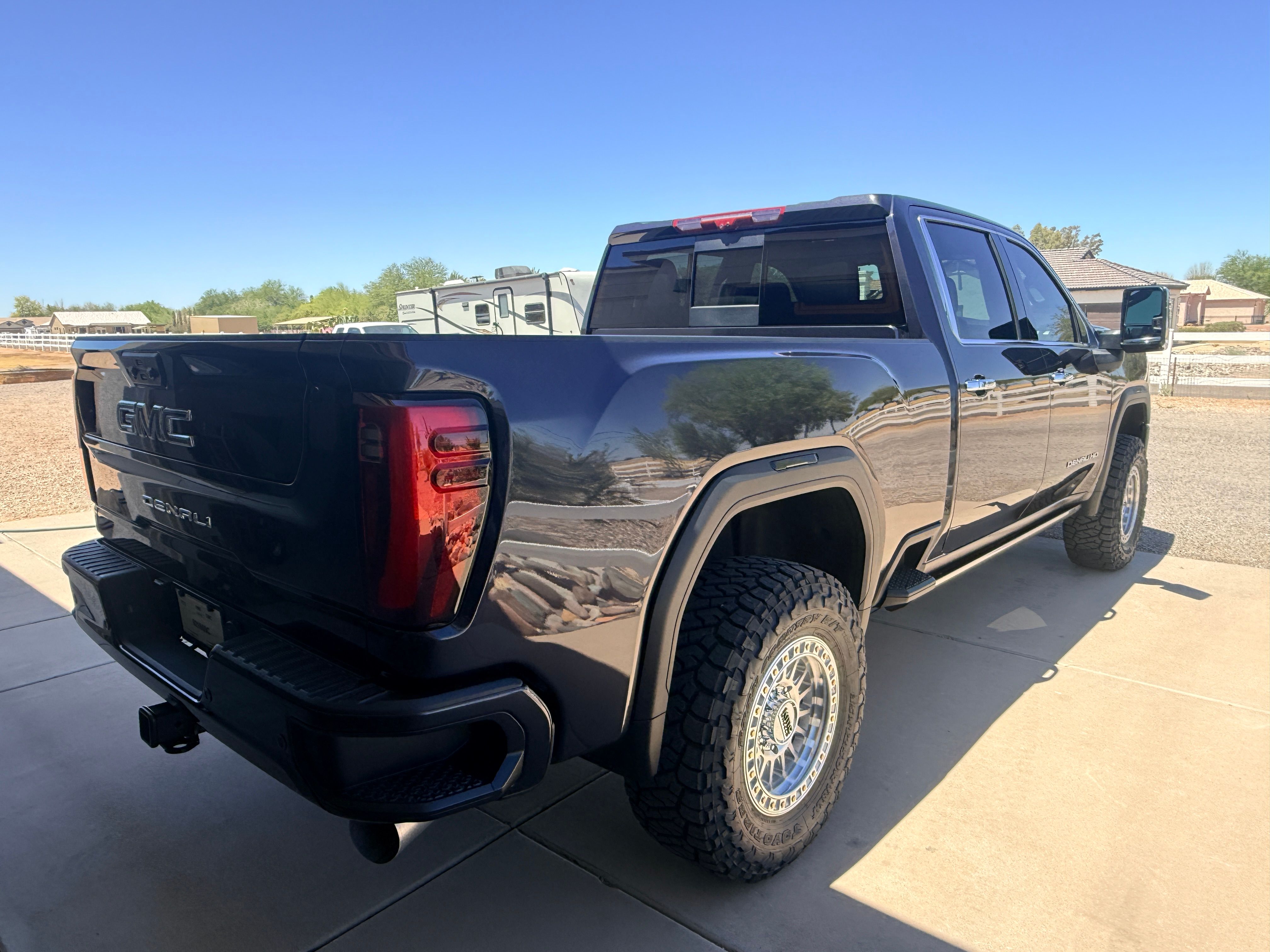 Used 2025 GMC Sierra 2500 Denali w/ Denali Reserve Package AWD/4WD image 6
