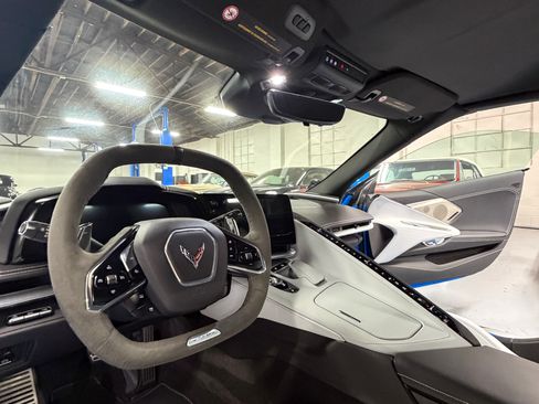 Used 2024 Chevrolet Corvette Z06 RWD image 13