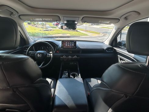 Used 2025 Honda Pilot Touring image 9