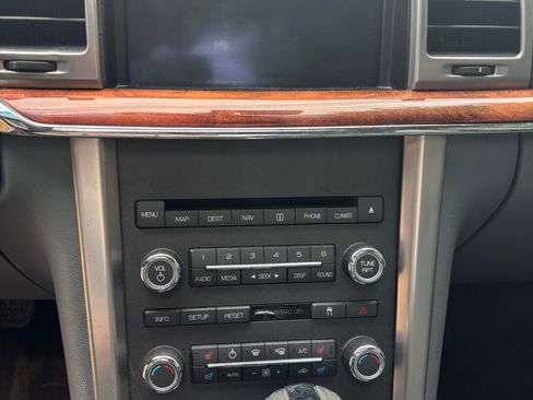 Used 2010 Lincoln MKZ image 8