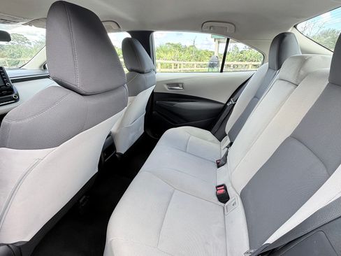 Used 2021 Toyota Corolla LE image 14