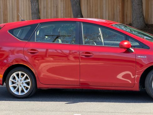 Used 2012 Toyota Prius V Five image 2