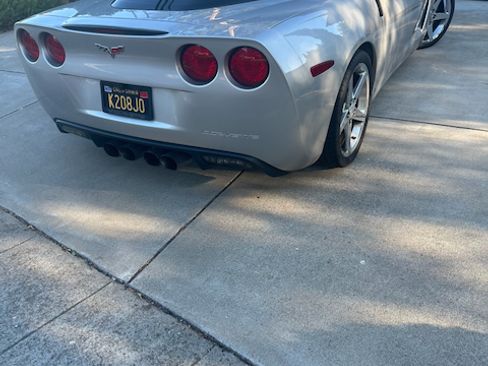 Used 2006 Chevrolet Corvette Coupe w/ Preferred Equipment Group RWD image 12