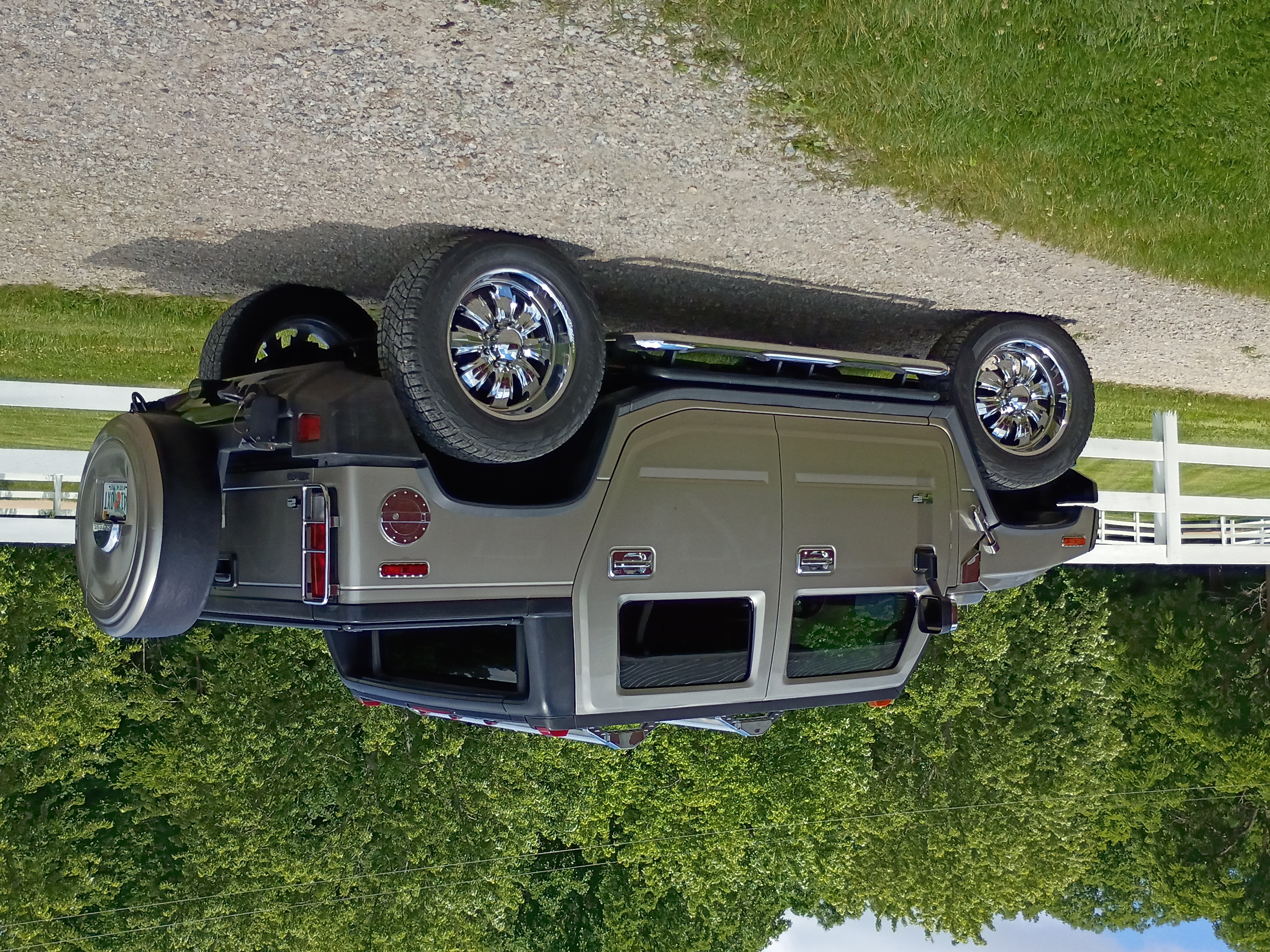 Used 2005 HUMMER H2 SUT w/ Preferred Equipment Group AWD/4WD image 5