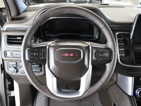Used 2022 GMC Yukon SLT w/ SLT Luxury Package AWD/4WD image 8