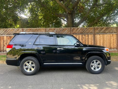 Used 2010 Toyota 4Runner SR5 image 2