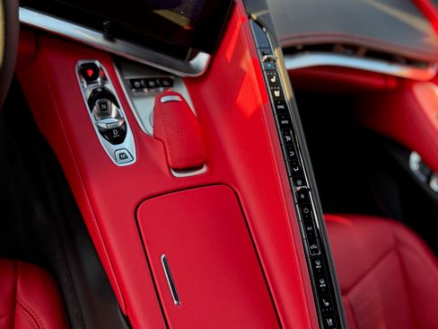 Used 2024 Chevrolet Corvette Stingray Premium Cpe w/ Battery Protection Package image 17