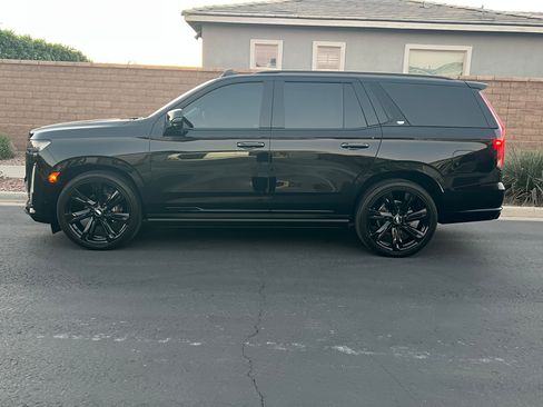 Used 2022 Cadillac Escalade Sport Platinum w/ LPO, ONYX Package AWD/4WD image 5
