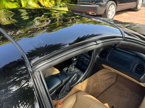Used 1998 Chevrolet Corvette Coupe RWD image 11