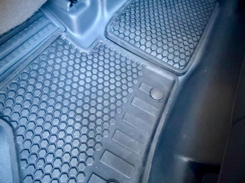 Used 2024 Land Rover Defender 110 X-Dynamic SE image 22