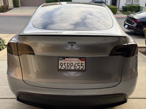 Used 2025 Tesla Model Y Performance image 4