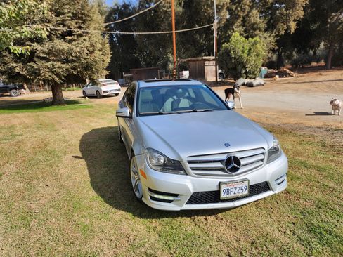 Used 2012 Mercedes-Benz C 250 Sedan image 2