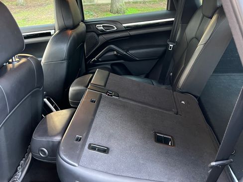 Used 2014 Porsche Cayenne Platinum Edition image 24