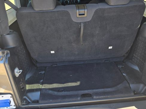 Used 2018 Jeep Wrangler Sport image 23