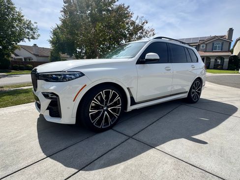 Used 2021 BMW X7 M50i w/ Executive Package AWD/4WD image 1