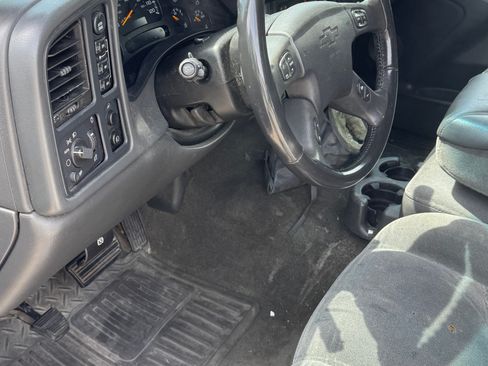 Used 2004 Chevrolet Silverado 1500 4x4 Extended Cab w/ Light Duty Power Package image 12