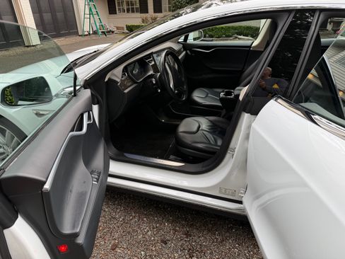 Used 2015 Tesla Model S 85D image 6