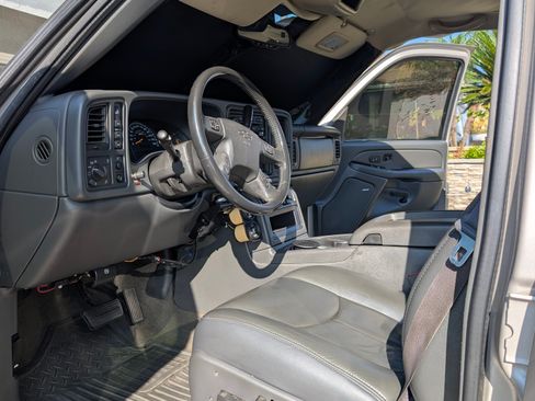 Used 2005 Chevrolet Silverado 2500 LT w/ Heavy-Duty Power Package image 27