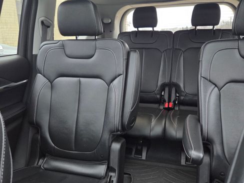 Used 2024 Jeep Grand Cherokee L Limited image 9