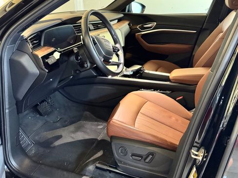 Used 2022 Audi e-tron Premium AWD/4WD image 23