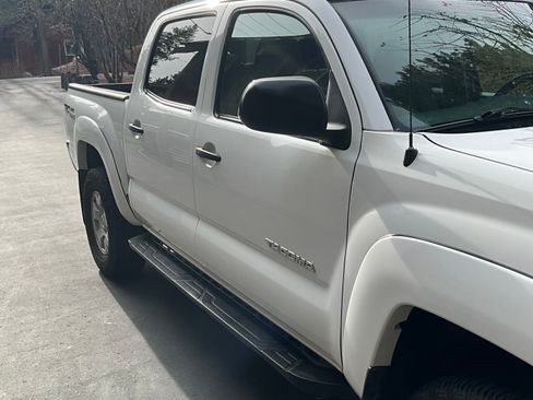 Used 2015 Toyota Tacoma Pickup 4D 5 ft image 5