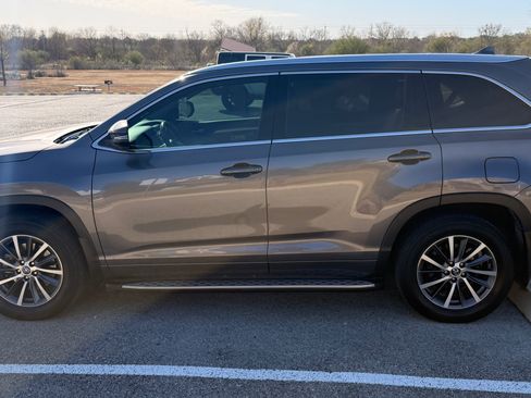 Used 2018 Toyota Highlander XLE image 11