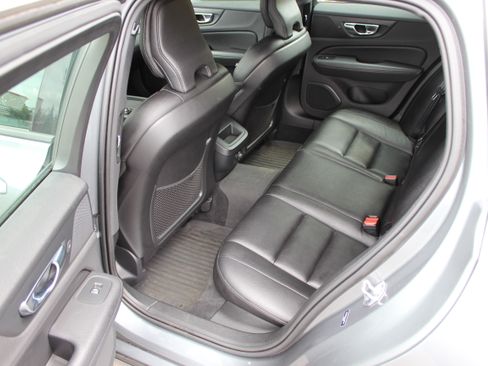 Used 2020 Volvo V60 T5 Momentum FWD image 23