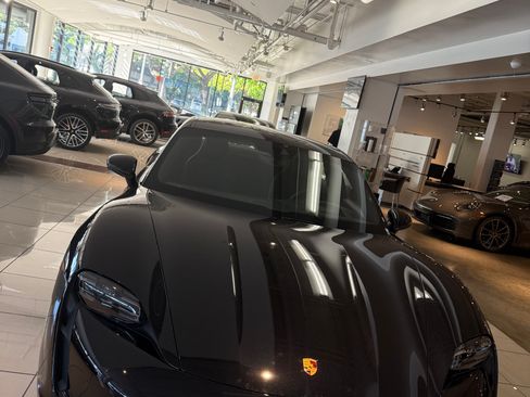Used 2022 Porsche Taycan RWD image 6