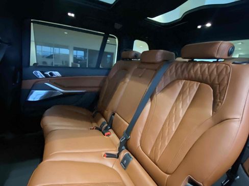 Used 2025 BMW X7 M60i image 6