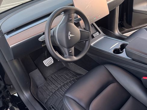 Used 2024 Tesla Model Y Performance AWD/4WD image 8