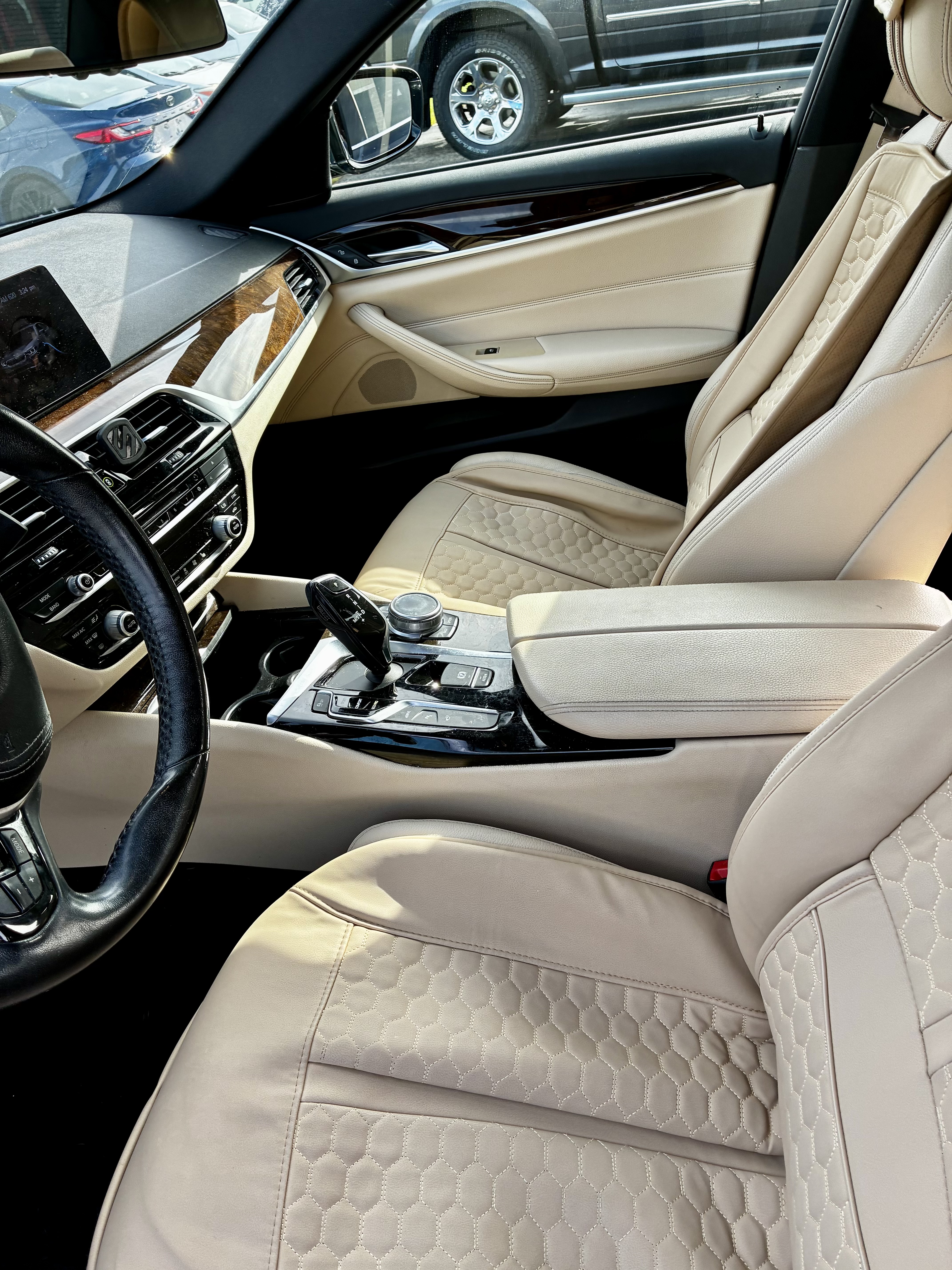 Used 2018 BMW 530e xDrive AWD/4WD image 10