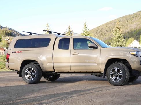 Used 2019 Toyota Tacoma TRD Sport AWD/4WD image 2