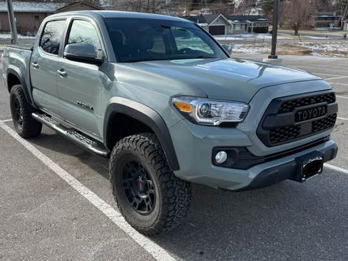Used 2022 Toyota Tacoma TRD Off-Road image 2