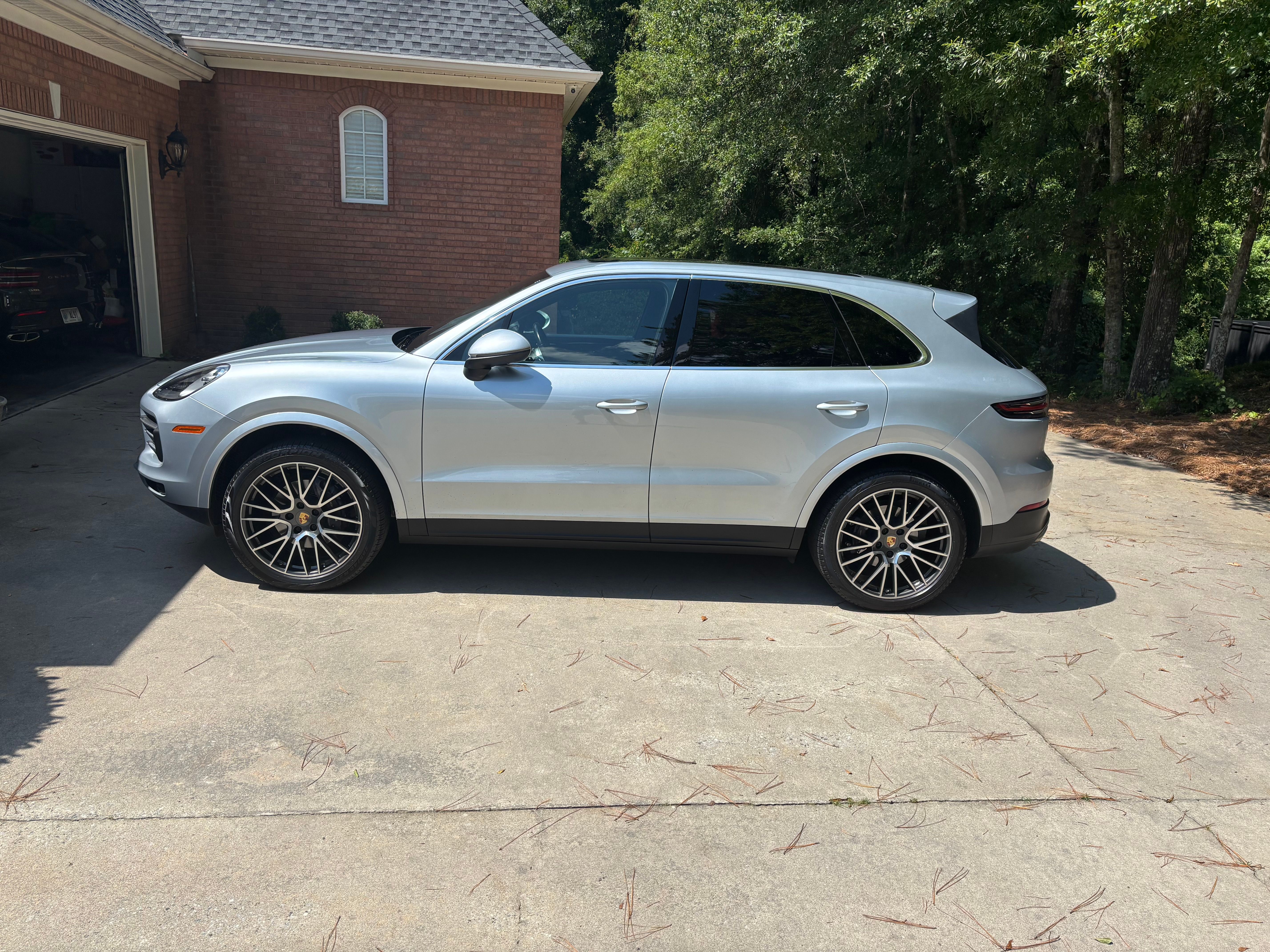 Used 2019 Porsche Cayenne AWD/4WD image 1