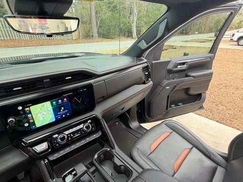 Used 2022 GMC Sierra 1500 AT4 image 8