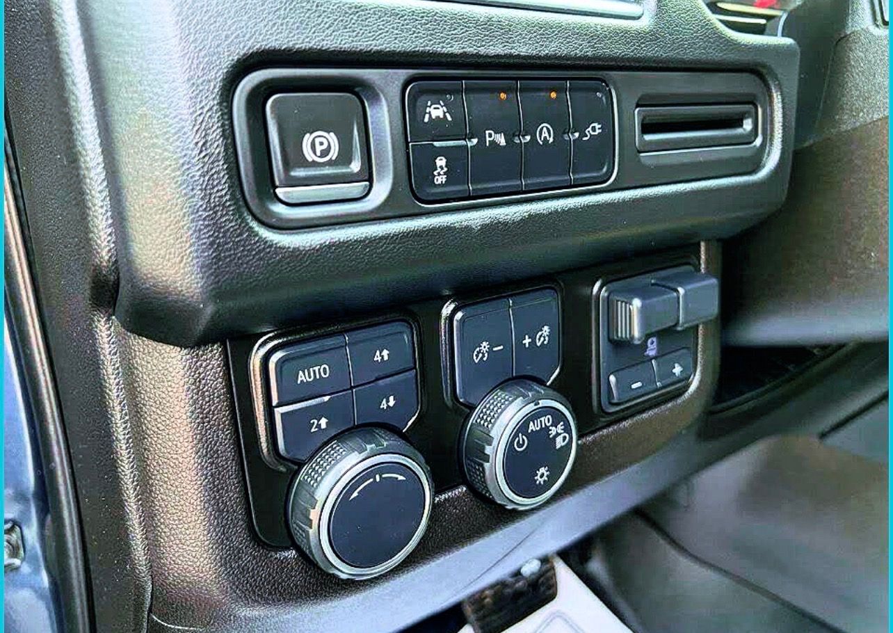 Used 2021 Chevrolet Tahoe LT w/ LT Signature Package AWD/4WD image 10