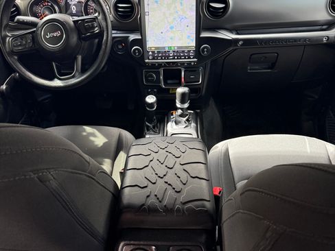 Used 2018 Jeep Wrangler Unlimited Sport AWD/4WD image 15
