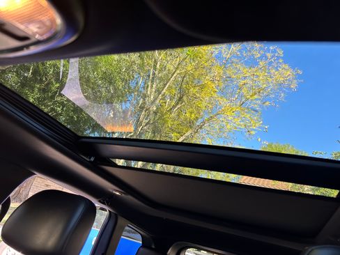 Used 2020 Jeep Grand Cherokee Limited w/ Luxury Group II image 18