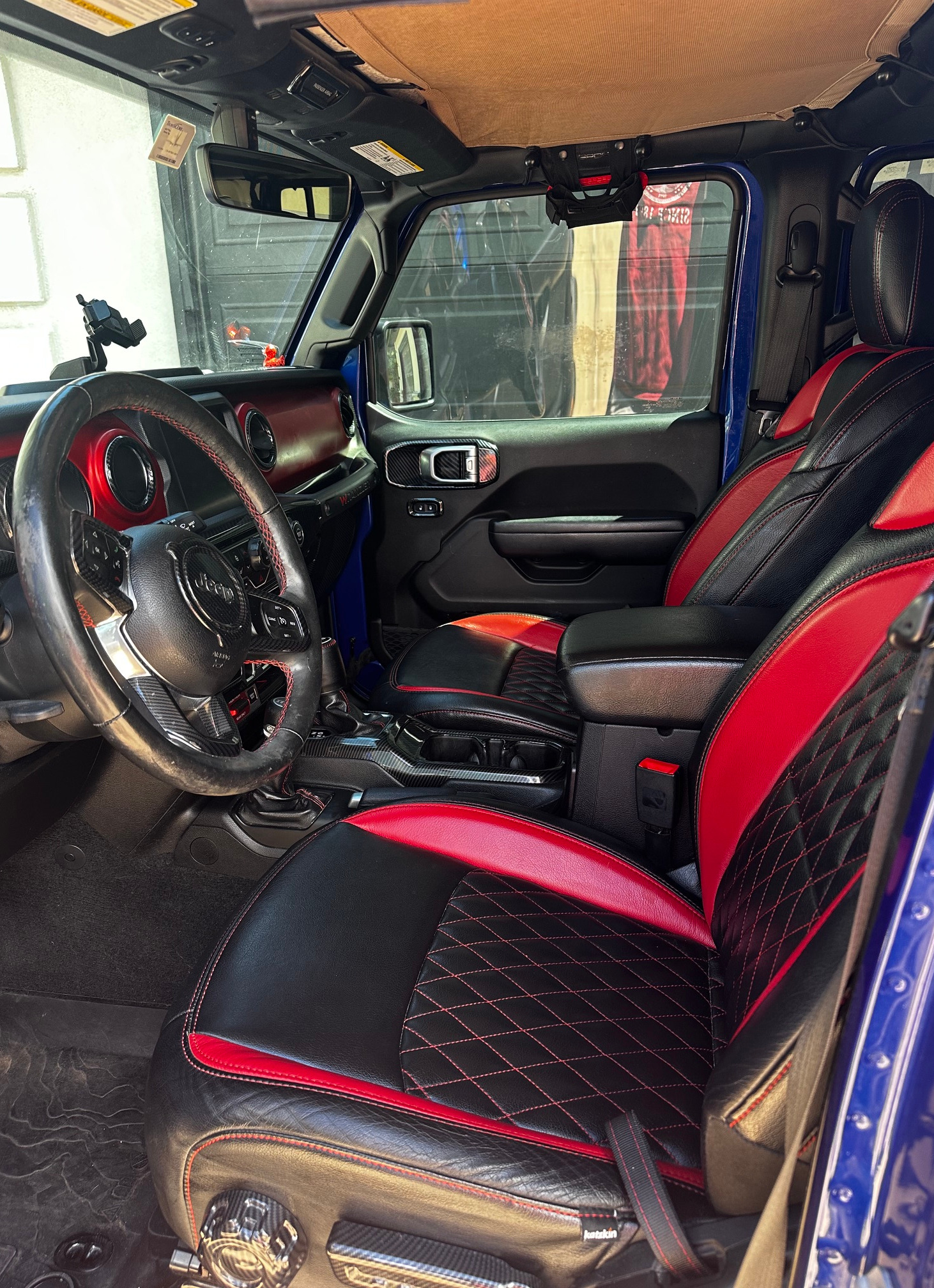 Used 2018 Jeep Wrangler Unlimited Rubicon AWD/4WD image 2