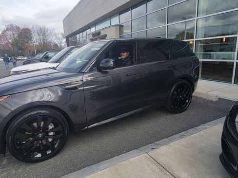 Used 2025 Land Rover Range Rover Sport Dynamic SE image 1