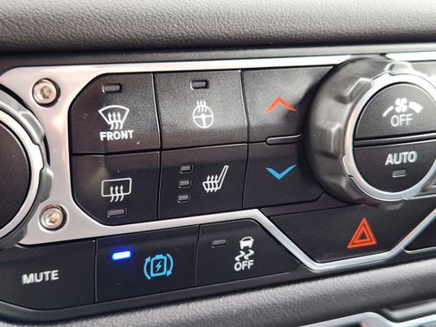 Used 2024 Jeep Wrangler Unlimited Sahara w/ Technology Group image 15