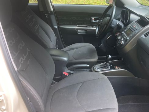 Used 2013 Kia Soul + w/ Audio Pkg image 6