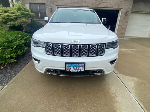Used 2019 Jeep Grand Cherokee Overland AWD/4WD image 4