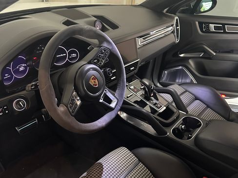 Used 2021 Porsche Cayenne Turbo image 13
