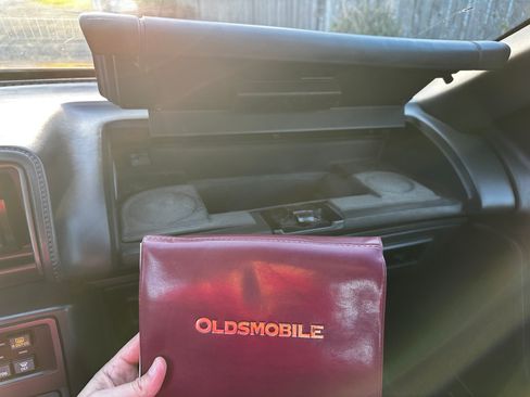 Used 1994 Oldsmobile Cutlass Supreme Convertible FWD image 23