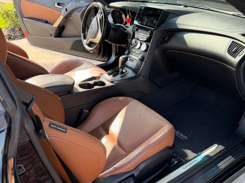 Used 2015 Hyundai Genesis 3.8 RWD image 8
