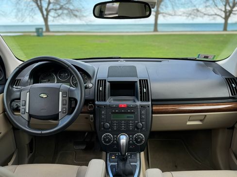 Used 2010 Land Rover LR2 HSE image 17