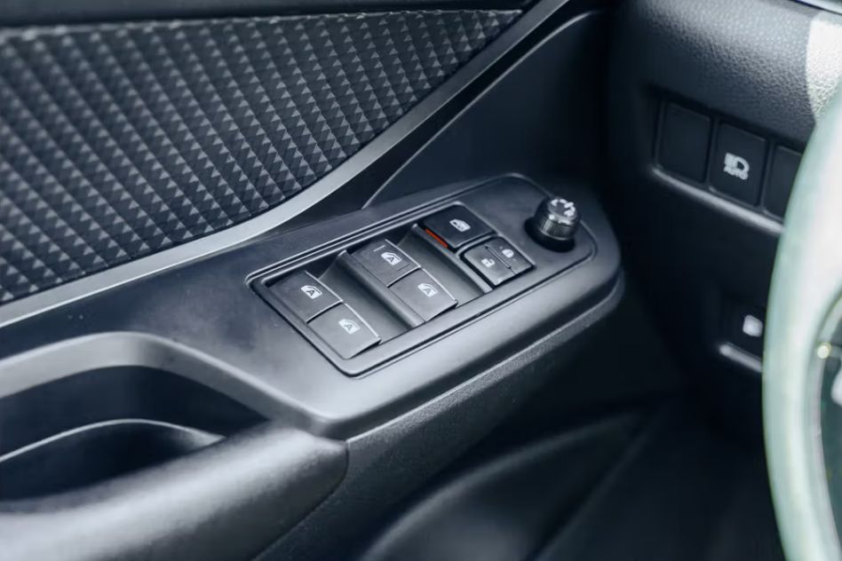 Used 2018 Toyota C-HR XLE FWD image 23